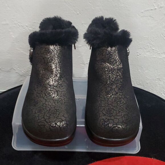 New Alegria Meri Fur Lined Gold Floral Booties Size 37 or 7 - Picture 4 of 13